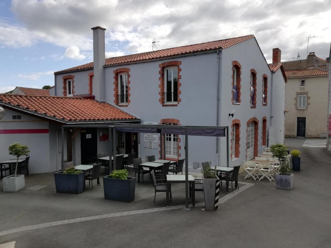 Saint-Fulgent Hotel-Restaurant Les Colonnades מראה חיצוני תמונה