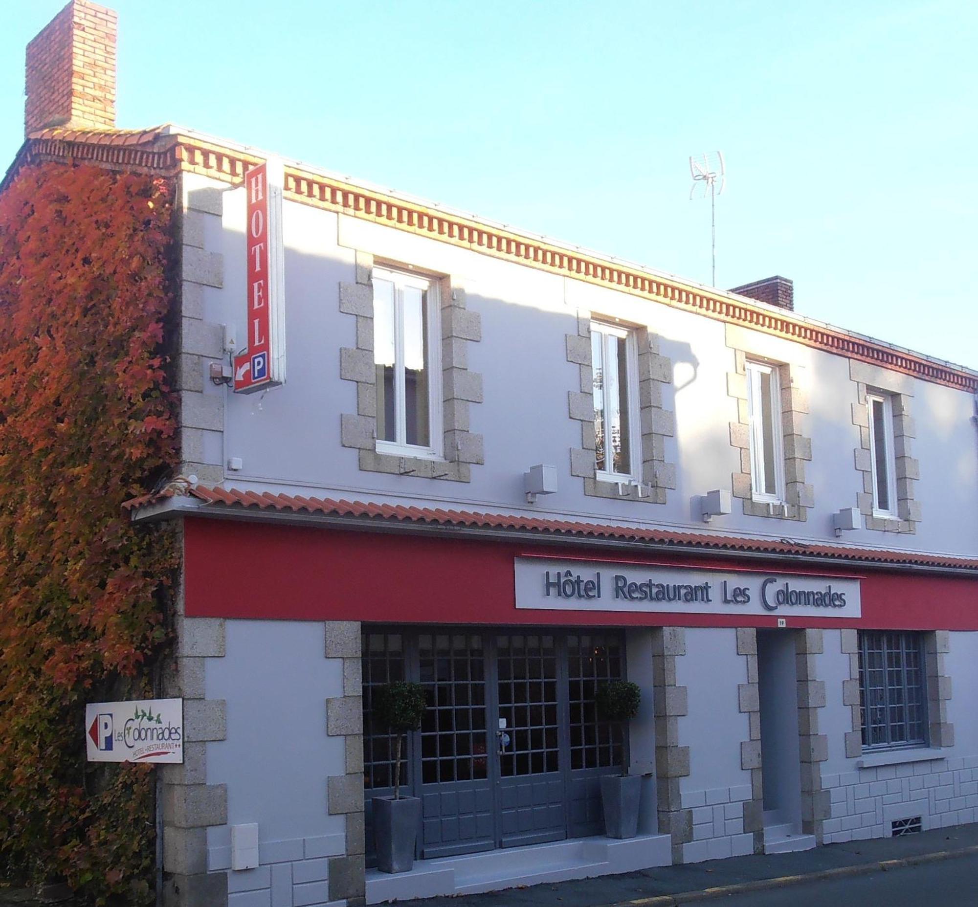 Saint-Fulgent Hotel-Restaurant Les Colonnades מראה חיצוני תמונה