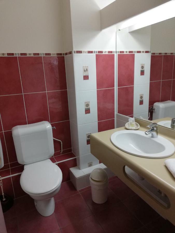 Saint-Fulgent Hotel-Restaurant Les Colonnades מראה חיצוני תמונה