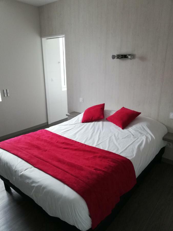 Saint-Fulgent Hotel-Restaurant Les Colonnades מראה חיצוני תמונה